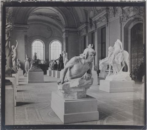 Vue de la galerie de sculptures du Petit Palais, entre 1910 et 1911. © Archives du Petit Palais