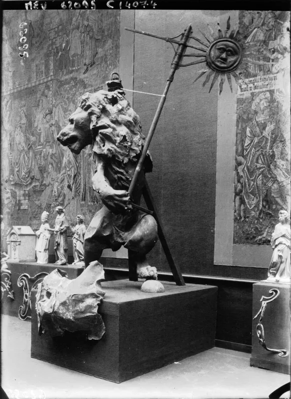 Vue de l'Exposition d'œuvres d'art mutilées en 1916